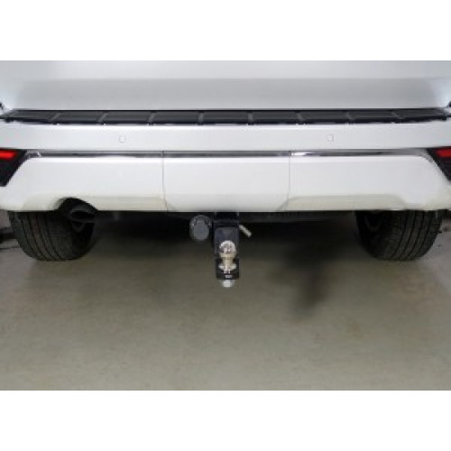 Фаркоп ТСС на Toyota Land Cruiser 300 2021- Арт. TCU00403 (GR Sport, подходят для авто из ОАЭ)